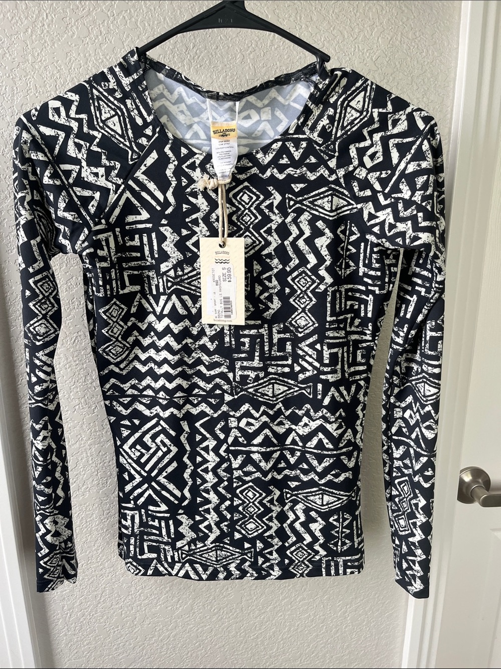 NWT Billabong Totally 80s LS Surf Rash Guard size S